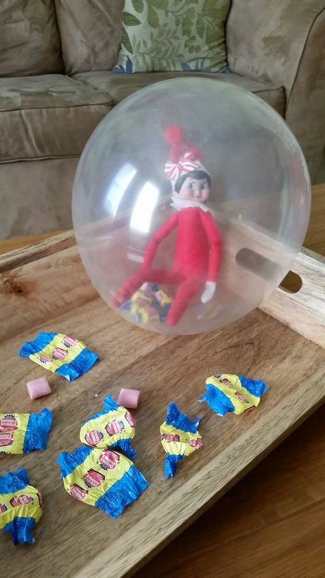 Elf On The Shelf Bubble Gum Machine, Elf Bubble Gum, Elf On The Shelf Bubble Gum, Elf Ideas Easy, Xmas Elf, Elf Activities, Awesome Elf On The Shelf Ideas, Elf Antics, Elf Fun