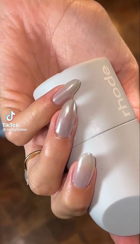 Hailey Bieber Grey Chrome Nails, Rhode Grey Chrome Nails, Hailey Bieber Nails Silver, Dark Hailey Bieber Nails, Rhode Gray Chrome Nails, Hailey Bieber Nails 2022 Fall, Grey Hailey Bieber Nails, Black Hailey Bieber Nails, Grey With Chrome Nails