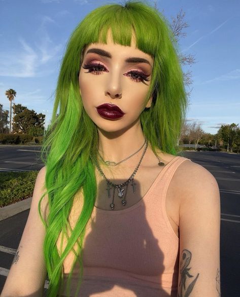 Lime Green Hair Ideas, Makeup For Green Hair, Green Hair Makeup, Orange And Green Hair, Bright Green Hair, Neon Green Hair, Dark Green Hair, White Hair Color, Split Hair