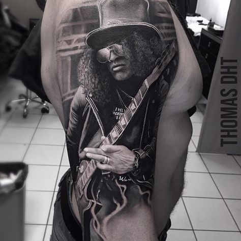 Slash Tattoo, Emily Tattoo, Rock And Roll Tattoo, Musician Tattoo, Portrait Tattoo Sleeve, Metallica Tattoo, Tattoo Pierna, Tattoo Coverup, Grenoble France