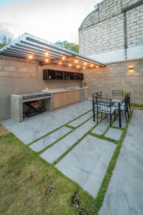 Concrete Block House, Modern Lake House, Casa Patio, Modern Houses Interior, Concrete Blocks, Patio Area, Apartment Interior Design, By Max, Apartment Interior