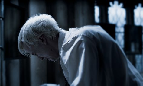 Draco Malfoy Crying, Drako Malfoy, Imprimibles Harry Potter, Harry Draco, Draco Malfoy Aesthetic, Il Re Leone, Tom Felton Draco Malfoy, Lucius Malfoy, Harry Potter Draco Malfoy