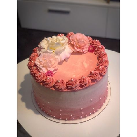 Easy Birthday Cakes, Cakes For Teens, Glitter Birthday Cake, Ombré Cake, My 20th Birthday, Mama Earth, Birthday Cakes For Teens, Pink Birthday Cakes, Birthday Cakes For Women