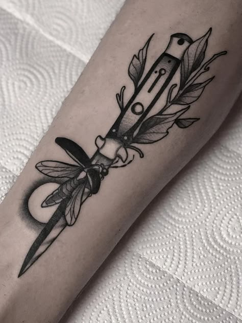 Ellie’s Knife, The Last Of Us Tattoo Knife, Ellie's Knife The Last Of Us, Tlou Ellie Tattoo, Ellie Knife Tattoo, Tlou2 Tattoo, The Last Of Us Tattoo Ideas, Knife Tattoo Design, Knife Tattoo Ideas