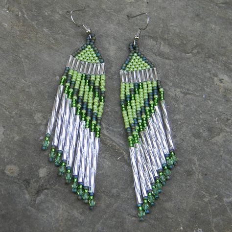 Green seed bead earrings   dangle long earrings by Anabel27shop, Beautiful Beaded Earring, Diy Seed Bead Earrings, Beadwork Earrings, Native American Beaded Earrings, Bead Weaving Patterns, Bead Loom Bracelets, Beaded Earrings Patterns, Earring Ideas, Earring Tutorial