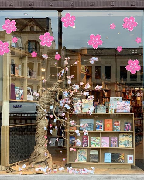 Bookshop Display Ideas, Bookstore Window Displays, Library Window Displays, Shop Window Displays Ideas, Easter Window Display, Library Window, Autumn Window Display, Autumn Window, Spring Display