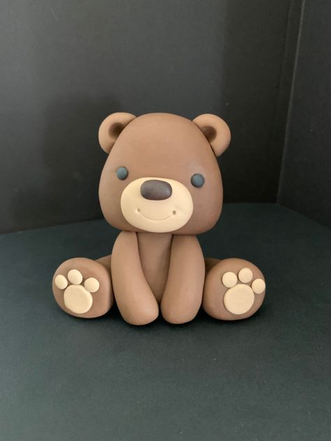 Teddy Bear Fondant Topper, Teddy Bear Clay Sculpture, Fondant Bear Topper, Brown Clay Ideas, Bear Clay Sculpture, Bear Clay Art, Bear Fondant Cake, Clay Teddy Bear, Fondant Bear