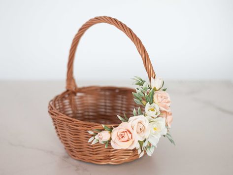 Boho Flower Girl Basket, Rattan Flower, Basket Flowers, Marriage Inspiration, Boho Flower Girl, Flower Girl Baskets, Flower Girl Basket, Candles Crafts, Wicker Basket