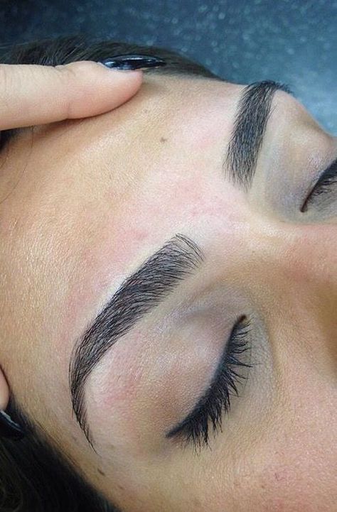 Thick Eyebrow Shapes, Eyebrow Tutorial Shaping, Eyebrows Goals, Permanente Make-up, Best Eyebrow Makeup, How To Do Eyebrows, Perfect Eyebrow Shape, Eyebrow Hacks, Arched Eyebrows