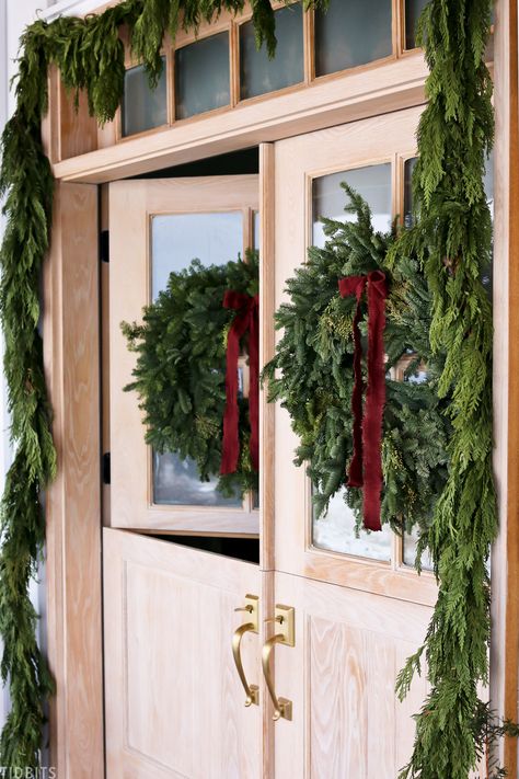 I spruced up our porch for the Christmas season using fresh garland, pine wreaths and other natural elements for a traditional, old fashioned Christmas porch. #camitidbits #christmasporch #christmasdecor #garland #christmaswreath Pine Wreaths, Fresh Garland, Outdoor Garland, Fresh Garlands, Front Porch Christmas Decor Ideas, Porch Christmas Decor Ideas, Porch Christmas Decor, Front Porch Christmas, Christmas Front Porch