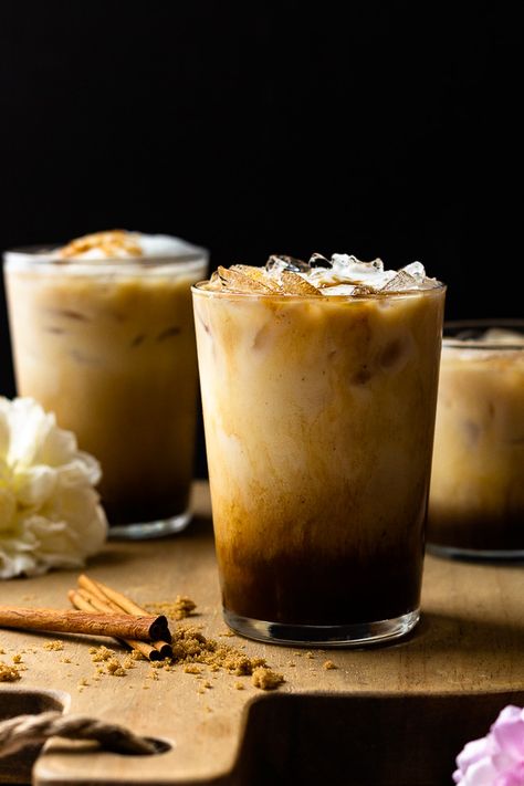 Coffee To Make At Home, Iced Brown Sugar Shaken Espresso, Brown Sugar Shaken Espresso, Flavored Coffee Recipes, Shaken Espresso, Cafe Bustelo, Espresso Recipes, Brown Sugar Syrup, Cinnamon Coffee