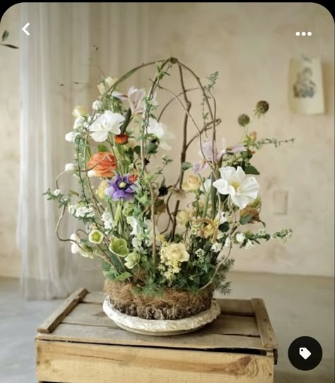 Conservatory Interiors, Rustic Flower Arrangements, Greenery Bouquets, Florist Ideas, Easter Floral Arrangement, Basket Flowers, Art In Bloom, Sustainable Flowers, Easter Flower