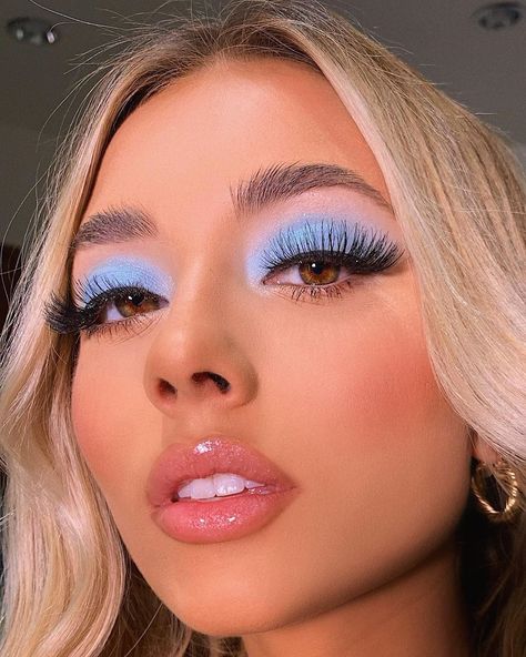 Sigma Beauty on Instagram: “Double-tap if you're feeling this baby blue glam by @angelalvarado using our Blush Cheek Palette. 😍 #sigmabeauty Model: @alexis_frasca” Cinderella Makeup, Stitches Makeup, Look 80s, Ball Makeup, Blue Eyeshadow Looks, Blue Makeup Looks, Cheek Palette, Sigma Beauty, Eye Makeup Designs