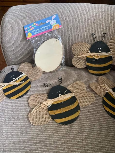 Bumble Bee Wood Signs, Bee Themed Decorations Diy, Diy Bumble Bee Crafts Ideas, Beehive Craft Ideas, Bee Home Decor Diy, How To Make A Bumble Bee Crafts, Dollar Tree Bee Hive Diy, Bumble Bee Kitchen Decor Ideas, Honey Bee Wreath Diy