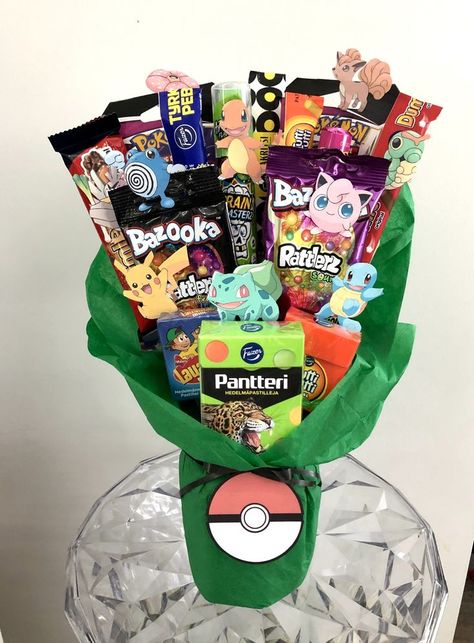 Pokemon Christmas Gifts, Balloon Gift Ideas, Rosie Birthday, Pokemon Candy, Valentines Baskets, Pokémon Crafts, Bf Birthday, Pokemon Christmas, Artsy Gift