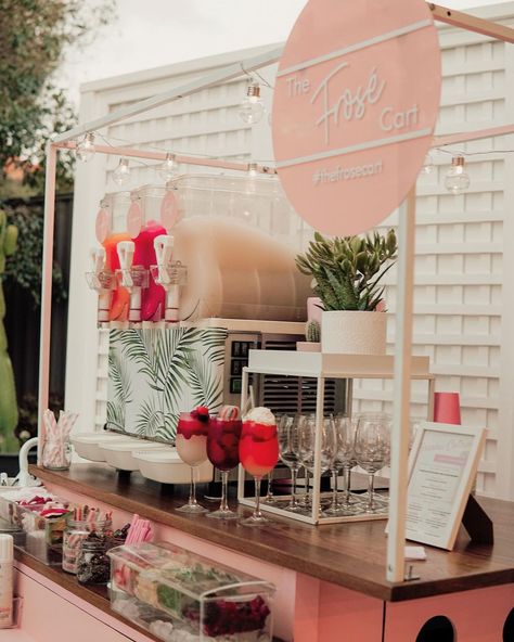 The Frosé Cart on Instagram: “Frosé All Day ✌🏼” Mobile Bar Cart Ideas, Wedding Bar Cart, Types Of Drinks, Foodtrucks Ideas, Mobile Bar Cart, Cocktails Cart, Mobile Cocktail Bar, Pink Mimosa, Wedding Drink Station