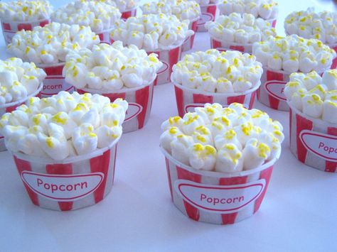 How cute are these Mini Cupcakes Circus Popcorn, Popcorn Cupcakes, Carnival Event, Circus Birthday Party Theme, Boys Birthday Party, Circus Theme Party, Carnival Themed Party, Cake Central, Popcorn Box