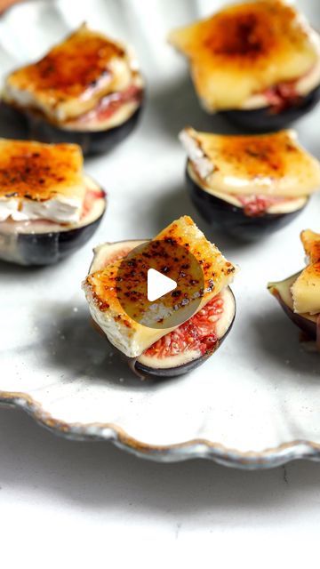 Nadia Aidi on Instagram: "Fig, Prosciutto & Brie Brûlé…seriously the best way to use figs while in season (aside from eating them straight from the box lol).

Ingredients:
* 8 figs (ripe).
* 16 small brie squares.
* 16 prosciutto strips (I cut the big ones in 2 or 3 strips lengthwise).
* cane sugar.

Directions:
1. Slice the figs in half.
2. Wrap them in prosciutto.
3. Coat the brie in the cane sugar.
4. Place the brie over the prosciutto wrapped fig. Brûlé the brie until caramelized.

#brie #figs #figseason #briebrulee #appetizer #easyrecipes #heresmyfood #prosciutto #appetizers" Caramelized Brie, Fig Appetizer Recipes, Prosciutto Brie, Fig Prosciutto, Fig Appetizer, Fig Season, Prosciutto Wrapped, Fig Recipes, Seasonal Drinks