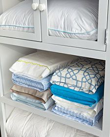 keep matching sheets together by tucking the sheet set inside one of its pillowcases then arrange by size. Sheet Storage, Closet Hacks Organizing, College Organization, Organisation Hacks, Linen Closet, Cleaning Organizing, Home Hacks, Household Hacks, Closet Organization