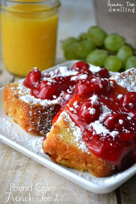 Pound Cake French Toast, Best Christmas Breakfast, Cake French Toast, Vanilla French Toast, French Toast Waffles, French Toast Breakfast, Toast Toppings, Vegetarian Cake, What's For Breakfast