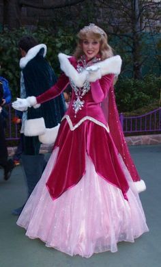 Winter gowns at Disney Disney Cosplay Ideas, Winter Gowns, Disneyland Princess, Disney Princess Cosplay, The Disney Princesses, Costume Carnaval, Disney Parade, Plus Zise, Disney Princess Aurora