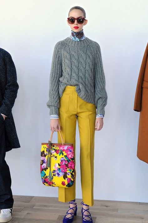 J Crew Fall, Tamara Mellon, Yellow Pants, Orange Fashion, 여자 패션, 가을 패션, Colourful Outfits, Mode Inspiration, Outfits Casuales