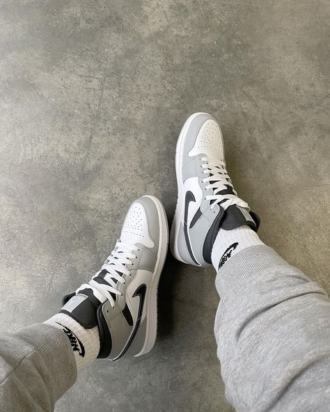 Jordan Shoes For Men Outfits, Grey Jordans Outfit Men, Air Jordan 1 Mid Outfit Man, Boys Shoes Men, Air Jordan Outfits Men, Air Jordan Shoes For Men, Jordan 1 Men, Jordan 1 Outfit Men, Shoes Guys