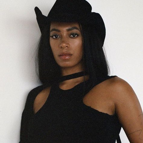 Solange Black Cowboy Hat, Cowboy Aesthetic, Cowgirl Look, Black Cowboys, Black Cowgirl, Cowgirl Aesthetic, Solange Knowles, Black Cowboy, Black Hat