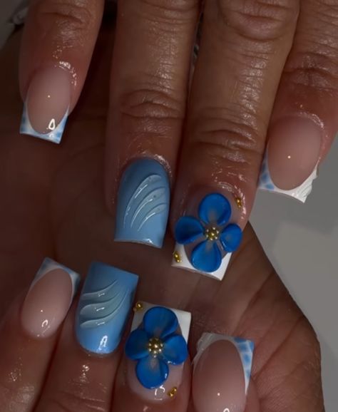 Acrylic Nails For Mexico Vacation, Short Sky Blue Nails, Short Nails Blue And White, Blue And White Short Nails, Bahamas Nail Ideas, Cute Nails Blue, Short Blue Nails, Vacation Nail Designs, Quinceanera Nails