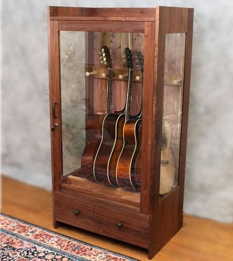 Guitar Storage Ideas, Guitar Storage Cabinet, Guitar Rooms, Guitar Case Storage, Guitar Display Case, Studio Music Room, Guitar Storage, Guitar Display, Home Music Rooms