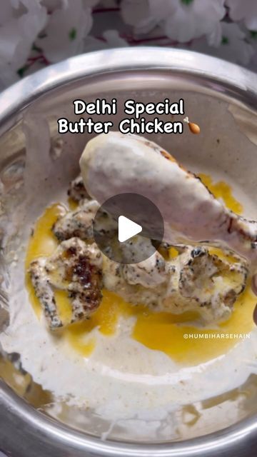 निधि राठौड़ on Instagram: "Aslam Butter Chicken 🍗 at Jama Masjid is the tastiest chicken🤤 I ever had in Delhi and this recipe is somewhat similar to what we get there. . SAVE the video to try the recipe later :))
➡️ Steps :-
1. In a bowl take chicken pieces
2. Add Ginger garlic paste, Lenon juice, Turmeric, Coriander powder, Cumin powder, Black pepper powder, Garam masala, Salt, Curd. Mix them well
3. Cover and let the chicken rest for an hour
4. For the Smokey flavour pour butter on  a piece of hot coal. Cover for 5 min and let the smoke set in
5. Heat oil and butter in a pan
7. Place marinated chicken pieces and roast on both the sides
8. Once nicely done,  roast the chicken directly on gas flame for 5 min
9. In a bowl mix Curd, Cream, Black salt and chaat masala
10. Add in roasted chi Ginger Garlic Paste, Jama Masjid, Chicken Pieces, Butter Chicken Recipe, Black Salt, Chaat Masala, Pepper Powder, Coriander Powder, Garlic Paste