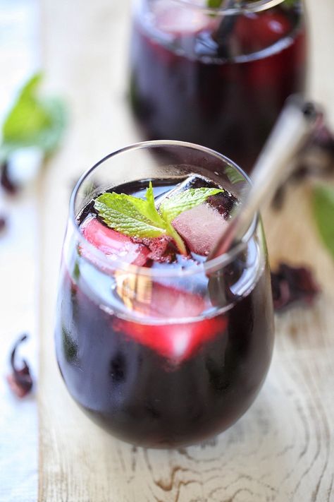 Folere ( Cameroon Hibiscus Ice Tea) - Afrovitalityeats Red Wine Spritzer, Jamaican Sorrel, Wine Spritzer Recipe, Frozen Strawberry Margarita, Hibiscus Drink, Mango Martini, Mango Daiquiri, Red Wine Sangria, Spritzer Recipes