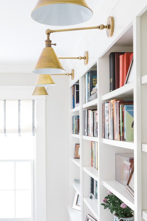 Sconces Over Bookshelves, Library Bookcase Lights, Brass Bookshelf Lights, Bookcase Lighting Ideas Built Ins, Interior Design Kids Bedroom, House Interior Design Kitchen, House Interior Design Bedroom, Layout Kitchen, Bookshelf Lighting