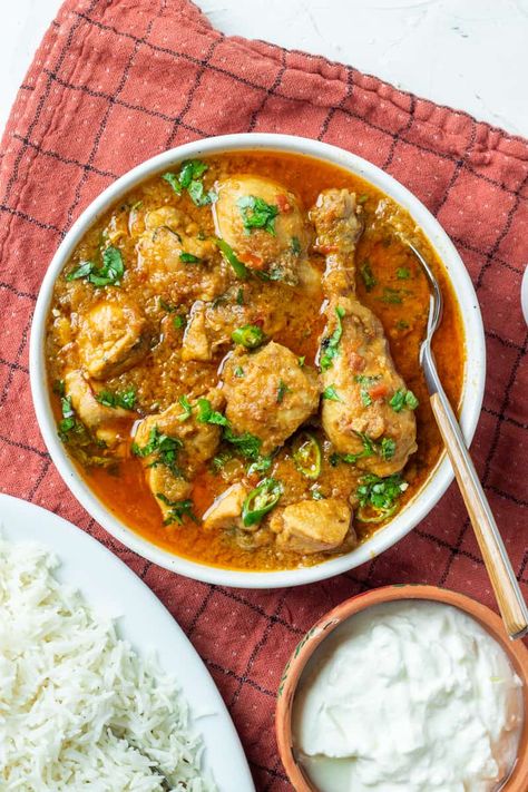 Chicken Recipes Pakistani Style, Pakistani Chicken Curry, Pakistani Curry Recipes, Chicken Salan Pakistani Recipe, Chicken Salan, Desi Recipes, Karahi Recipe, Chicken Karahi, Urdu Recipe