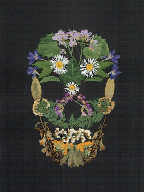 #pressedflowers #driedflowers #skull #flowerskull #floweryskull #flowery #flowers #flowerart #handmade Collage With Dried Flowers, Dried Flowers Crafts, Pressed Flowers Diy, Ephemeral Art, Pressed Flower Crafts, Flower Press, Halloween Arts And Crafts, Flower Collage, Moms Crafts