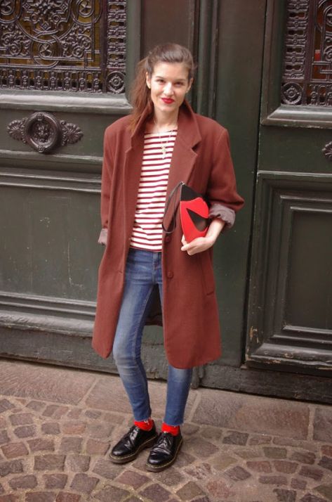 Lady Moriarty on International Street Style - Paris How To Style Dr Martens, Dr Martens Outfit, Doc Martens Style, Doc Martens Outfit, Paris Mode, Looks Street Style, Street Style Paris, Paris Street Style, Outfit Women