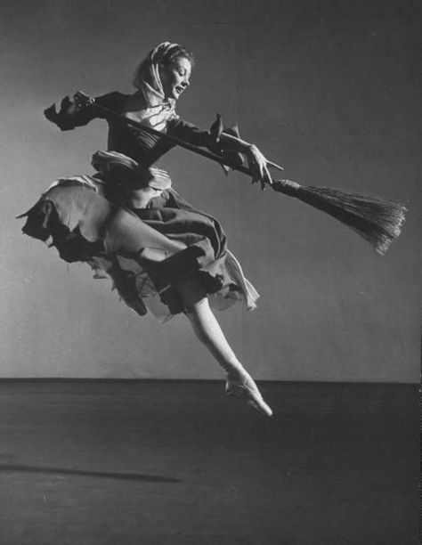 Moira Shearer as Cinderella for Sadler's Wells Ballet, which later became… Moira Shearer, Gjon Mili, Margot Fonteyn, Adult Ballet, Vintage Ballet, Ballet Performances, Bolshoi Ballet, Dance Like No One Is Watching, Dance Movement