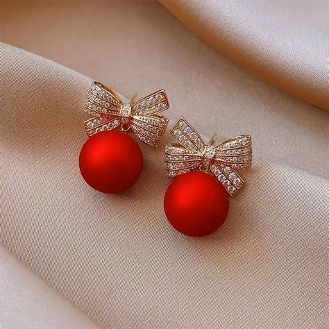 Handmade Pearl Jewelry, Pearl Earrings Designs, Red Pear, Shiny Jewelry, Classy Earrings, Knot Stud Earrings, Birthday Gifts For Teens, Knot Studs, Jewelry Mirror