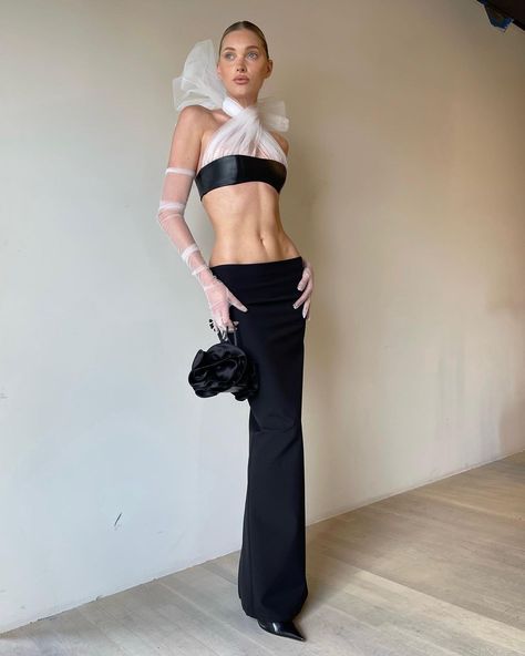 Long Skirt Suits, Halter Neck Crop Top, Birthday Party Outfits, Bandage Skirt, Club Party Dresses, Elsa Hosk, Crop Top Dress, Solid Clothes, Looks Vintage