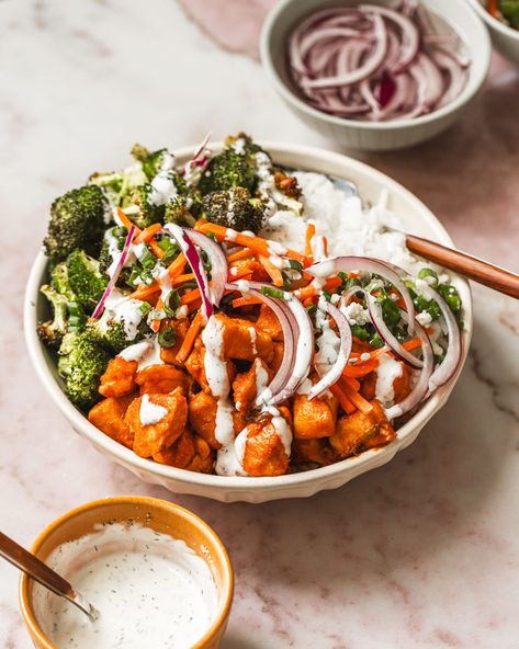 An easy and super flavorful buffalo chicken rice bowl recipe with spicy buffalo chicken, roasted broccoli, and all of your favorite toppings. Makes two bowls! #buffalochickenricebowl #buffalochickenbowl #easydinnerrecipes #easydinnerideas #chickenrecipes Buffalo Chicken Rice Bowl, Chicken Rice Bowl Recipe, Buffalo Chicken Rice, Chicken Rice Bowl, Rice Bowl Recipe, Spicy Buffalo Chicken, Chicken Roasted, Rice Bowls Recipes, Chicken Bowl