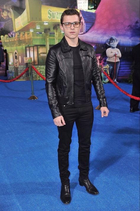 Black Combat Boots Outfit Men, Tom Holland Style, Men’s Black Boots Outfit, Mens Boots Fashion Outfits, Men’s Combat Boots Outfit, Black Leather Jacket Aesthetic Men, Semiformal Outfit, Tom Holland Leather Jacket, Shape Aesthetic