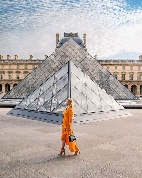 Ophélie / Travel Blogger on Instagram: “Walking in the courtyard of the Louvre Museum 💎 Can you believe that the last time I took photos of me inside the Louvre was more or less…” Louvre Pyramid, Paris Travel Photography, The Louvre Museum, Museum Photography, Westminster Bridge, Chicago Photos, Museums In Paris, London Tours, Travel Photography Inspiration