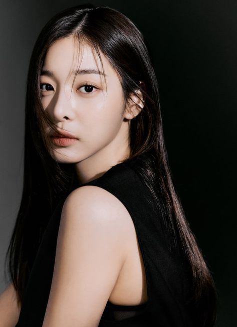 Seol In Ah Looks Mesmerizing In Profile Photos From New Agency | Soompi Seol In Ah, Petty Girl, Girl Actors, Headshot Photos, Dramatic Classic, Suwon, Female Profile, Cosmic Girls, Korean Actresses