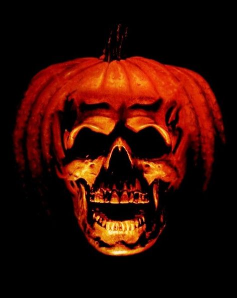 Now that is one TERRIFYING Jack O'Lantern!!🎃🔪😨😵 Halloween 2 1981, Halloween 1978, Halloween Film, Slasher Film, Slasher Movies, The Boogeyman, Halloween Ii, Worst Movies, Memorial Hospital