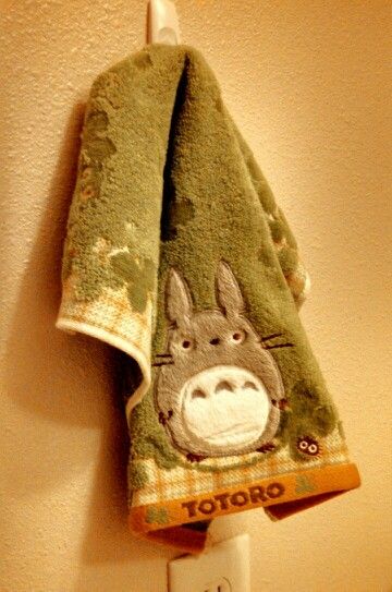 My Totoro towel from the Studio Ghibli museum Studio Ghibli Collectables, Studio Ghibli Kitchen Decor, Studio Ghibli Bathroom Decor, Studio Ghibli Furniture, Studio Ghibli House Decor, Studio Ghibli Items, Studio Ghibli Bathroom, Totoro Bathroom, Ghibli Bathroom