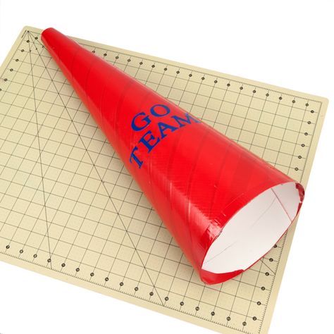 Simple #diy megaphone that only requires two items: posterboard and Duck Tape! Diy Megaphone, Sports Vbs, Cheer Treats, Cheerleading Birthday, Cheer Crafts, Sports Centerpieces, Cheerleading Party, Cheer Routines, Cheer Megaphone