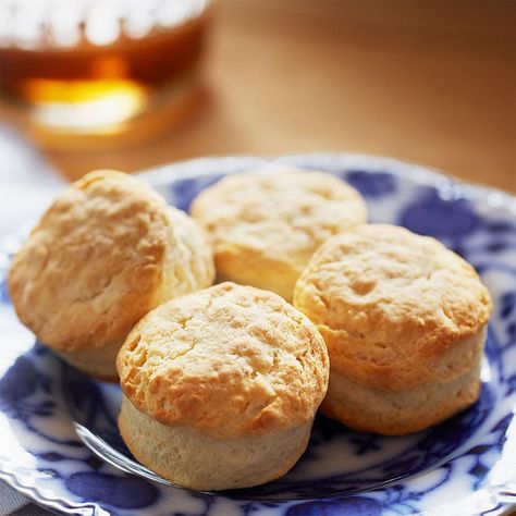 Light And Fluffy Biscuits, White Lily Flour, Cooked Frosting, Homemade Biscuits Recipe, Buttermilk Biscuits Recipe, Fluffy Biscuits, White Lilly, Biscuit Rolls, Biscuits Recipe