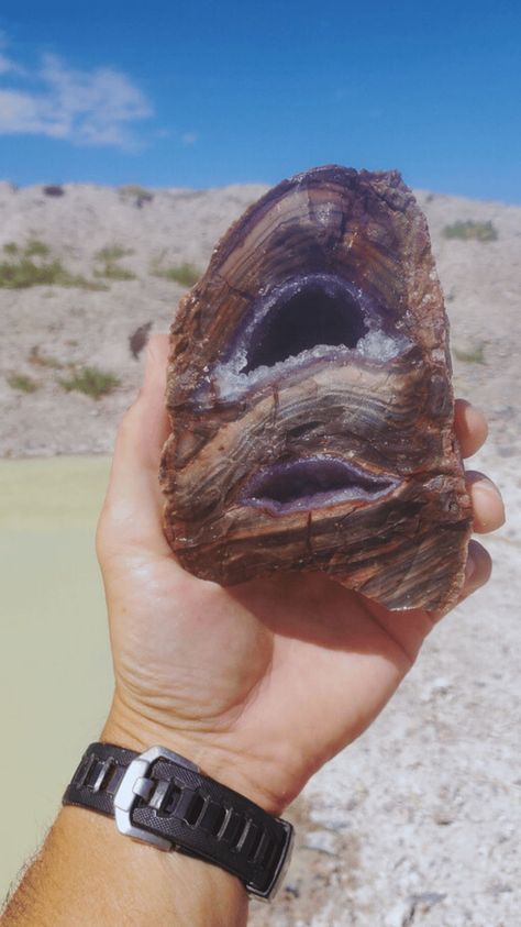 utah, geodes Utah Rockhounding, Flaming Gorge Utah, Rock Hounding Utah, Geode Hunting, Western Vacation, Different Types Of Rocks, Gem Hunt, Rock Tumbling, Geode Rocks