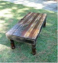 I would love to recreate something like this. They did a beautiful job...I would do a Texas flag though!                                                                                                                                                      More Recycled Pallet Furniture, Reclaimed Wood Diy, Recycled Pallet, Into The Wood, Pallet Crafts, Rustic Coffee Tables, Diy Holz, Old Pallets, Diy Coffee Table