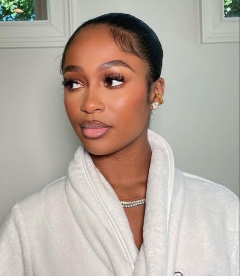 Jayda Wayda Bun Hairstyles, Jayda Wayda Slick Back Bun, Dess Dior Hairstyles, Dess Dior Ponytail, Dess Dior Braids Two Buns, Dess Dior Makeup Looks, Dess Dior Outfits, Dess Dior, Makeup 2024